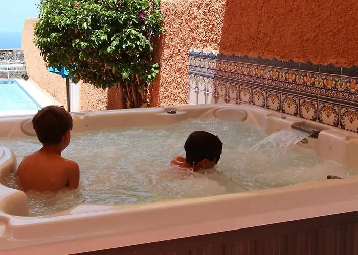 Viva Cumbres - Villa With Pool, Jacuzzi And Sea View